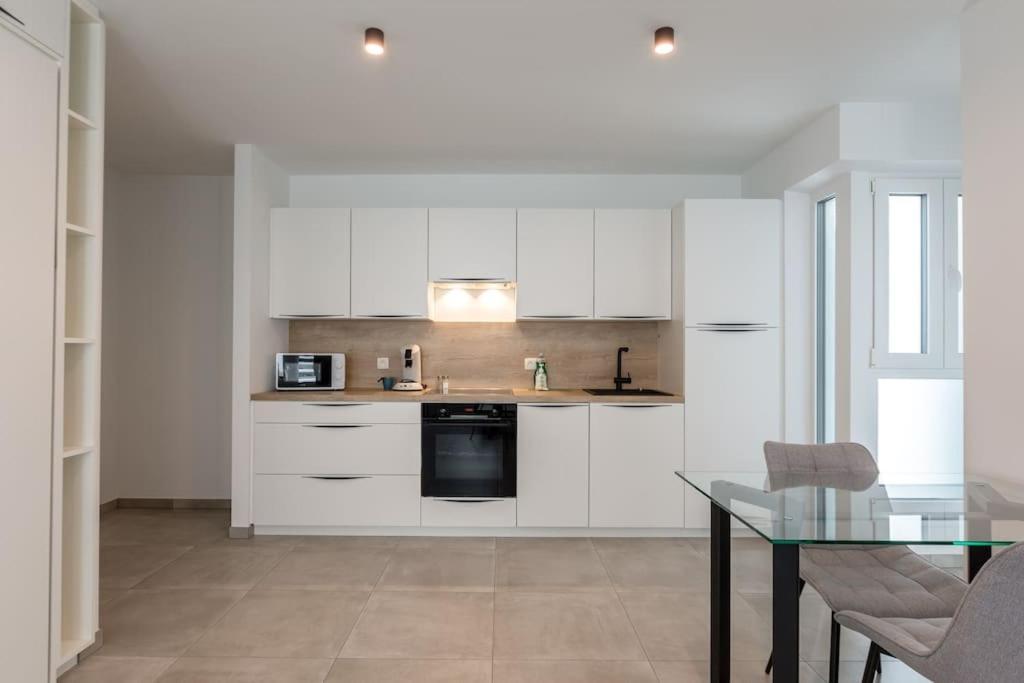 Superbe Appartement Avec Parking Malmedy Esterno foto