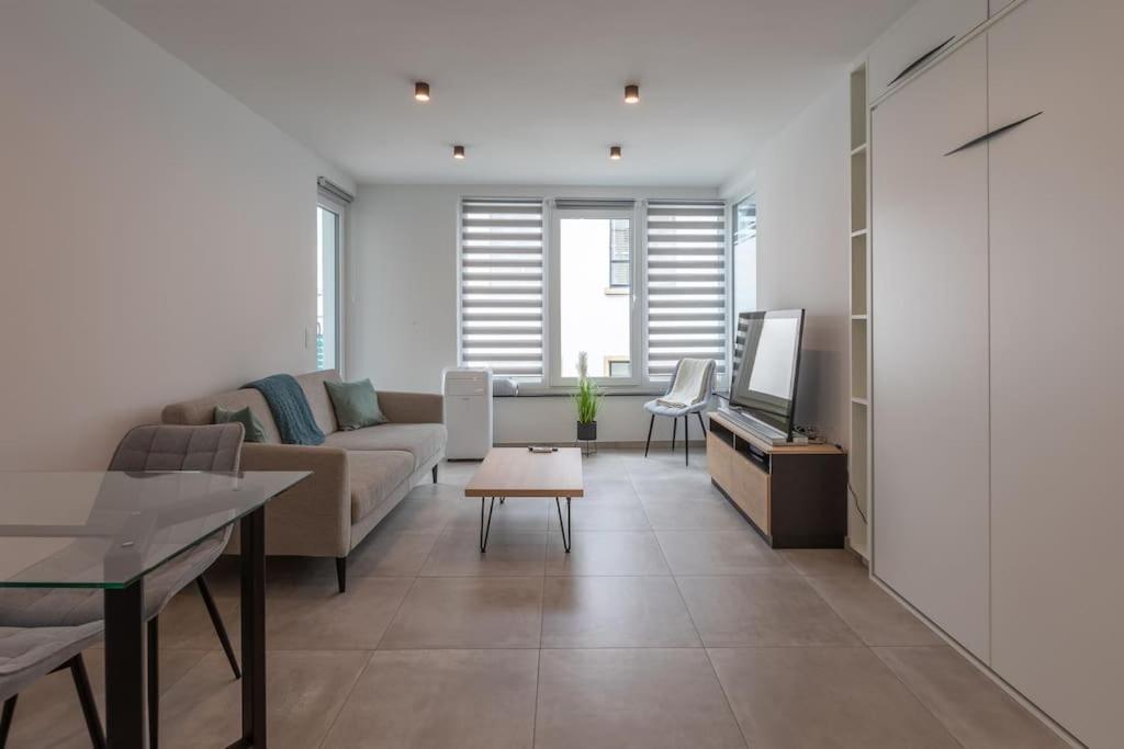 Superbe Appartement Avec Parking Malmedy Esterno foto